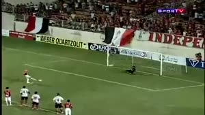 Goalkeeper breaks arm in stupid penalty