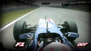 F1 Vehicle loses both his wheels