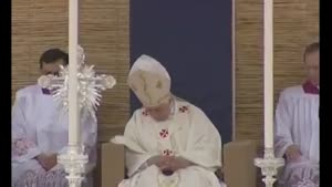 Pope Benedict XVI falls asleep