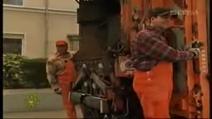 Flirting Garbagemen - Very Funny