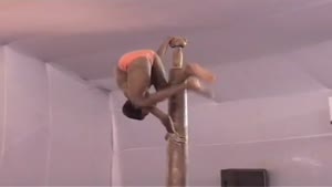 Amazing Guy Pole Dancing