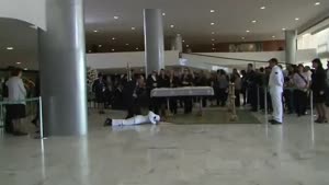 Mariner Faints At Funeral