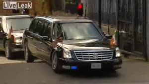 Obama's Car Get's Stuck In Dublin