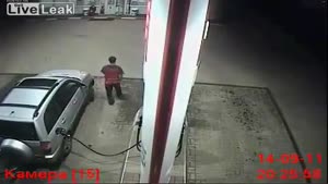 Smart Guy Tries To Hurry Up At The Gas Station