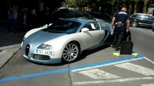 Bugatti Veyron Get's Wheel Clamped