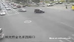 Baby Falls Out Of Car At Dangerous Intersection