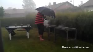 No One Stops This Guy From BBQ'ing