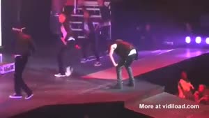 Justin Bieber Pukes On Stage