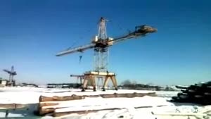 Heavy Crane Falls Over