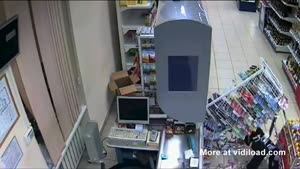 Store Employee Fails At Jumping Chain