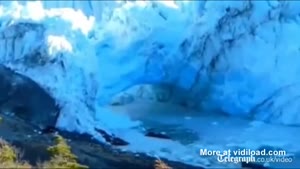 Tourist Films Collapsing Ice Bridge