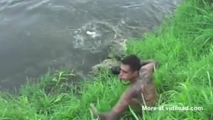 Photographer Narrowly Escapes Crocodile Attack