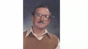 Teacher Wears Same Outfit On Photo For 39 Years