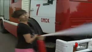 Reporter Can't Handle Fire Extinguisher