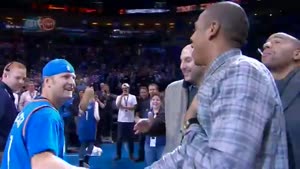 Basketball Fan Scores 20.000 Dollar