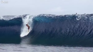 Huge Waves Taking Out Surfers