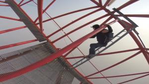 Russians Climbing Shanghai Tower