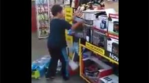 Kids Creates Havoc In Supermarket