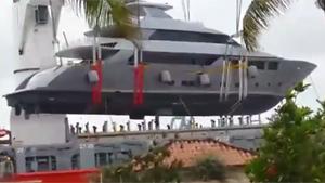 Lifting Yacht Fail