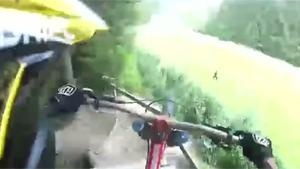 Mountainbikers Miss Corner