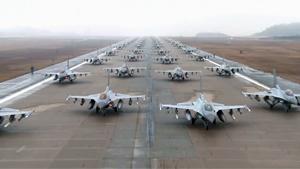 Elephant Walk Of F-16s