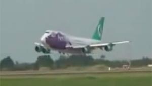 Extreme Low Pass Of 747