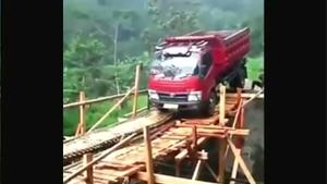 Wooden Bridge Vs Heavy Truck