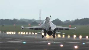 F-16 Fighter Jet Makes Tough-And-Go