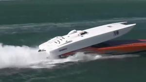 Power Boat Overtaking Fail