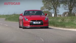 New Nissan GT-R meets R34 GT-R by autocar.co.uk